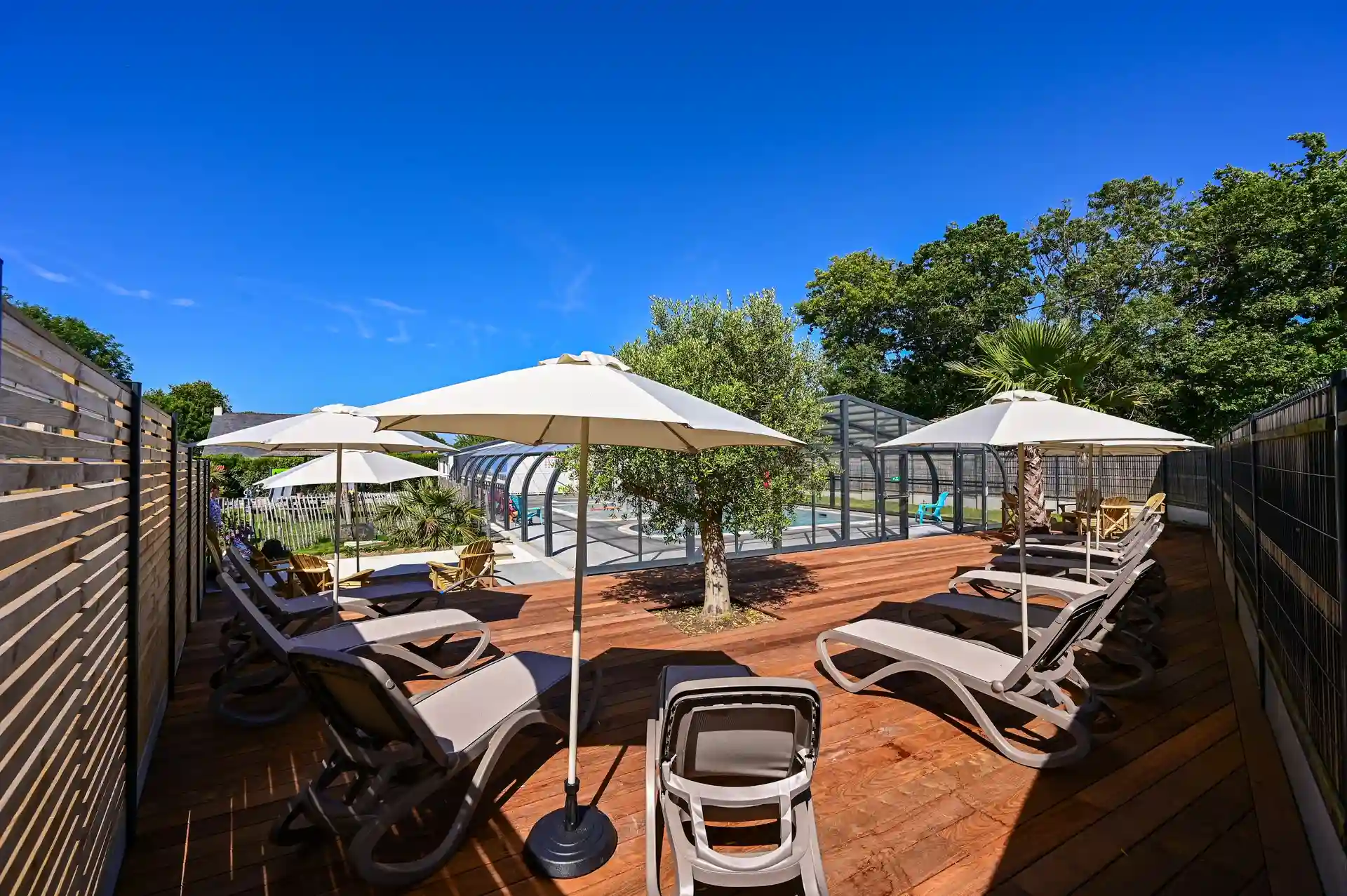 TERRASSE ET PISCINE